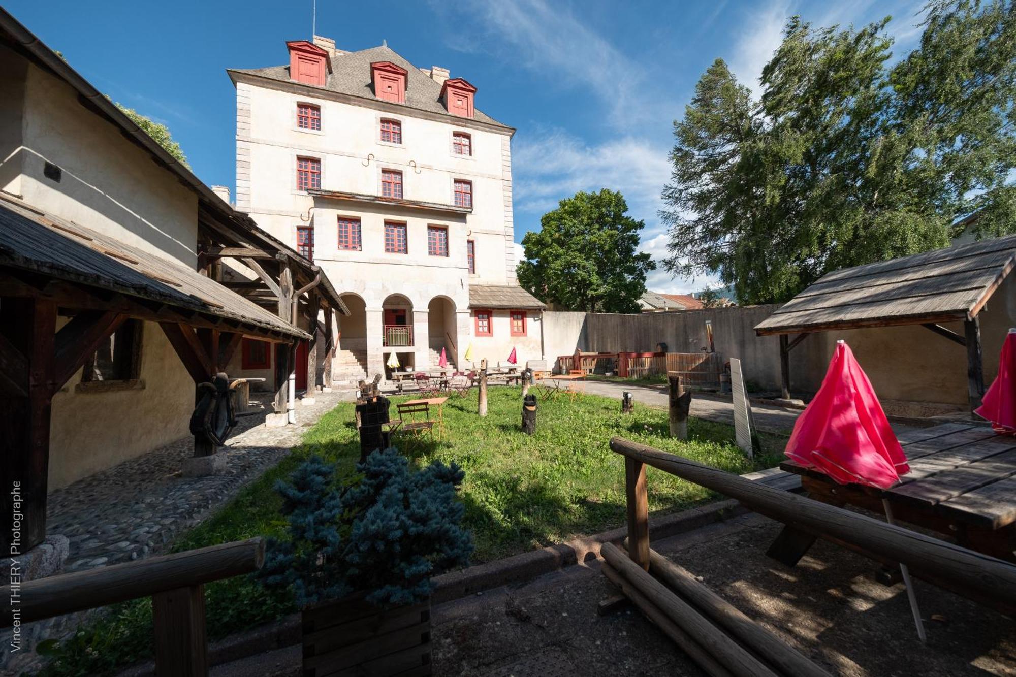 Aparthotel Le Pavillon Des Officiers Mont-Dauphin Exterior foto