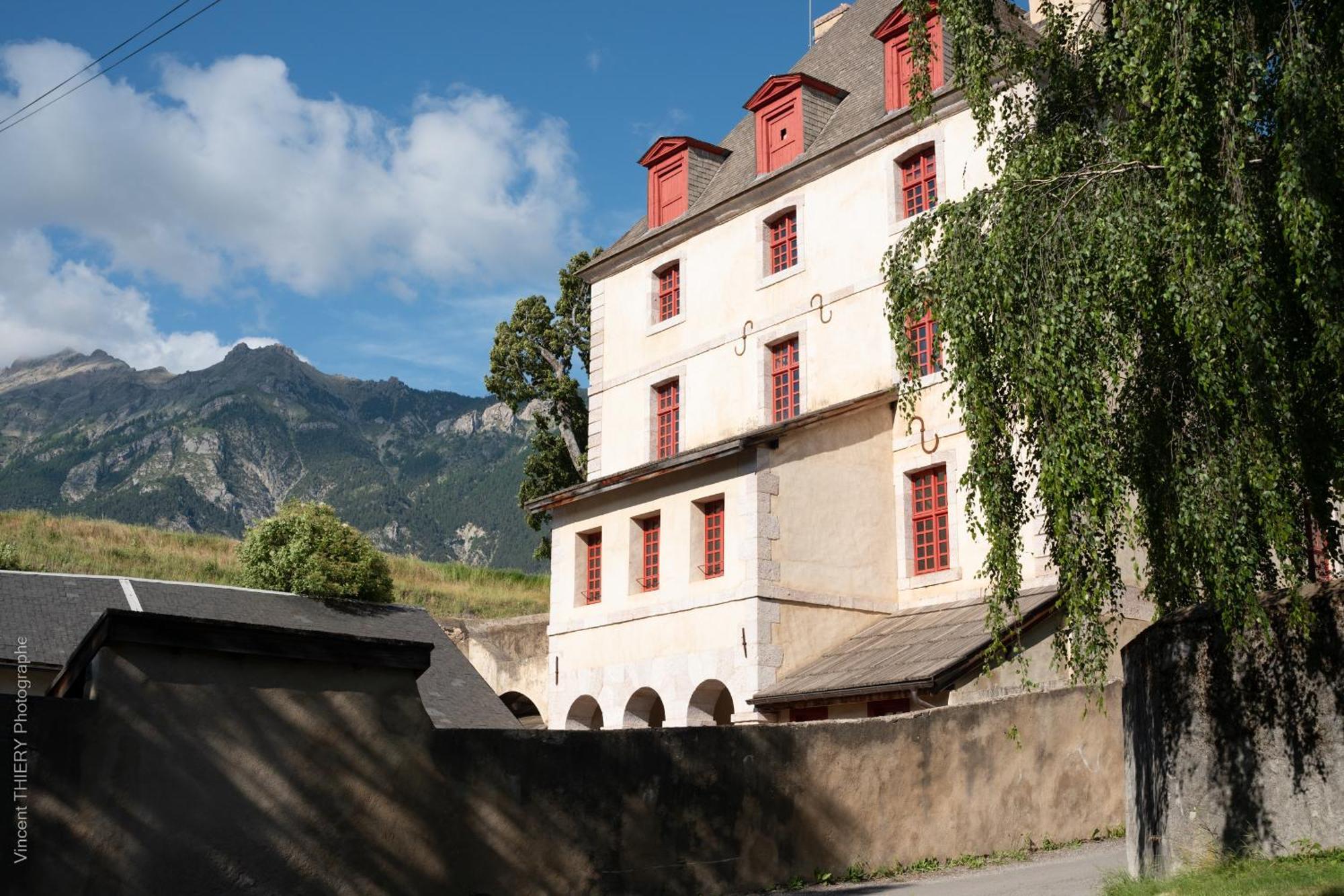 Aparthotel Le Pavillon Des Officiers Mont-Dauphin Exterior foto