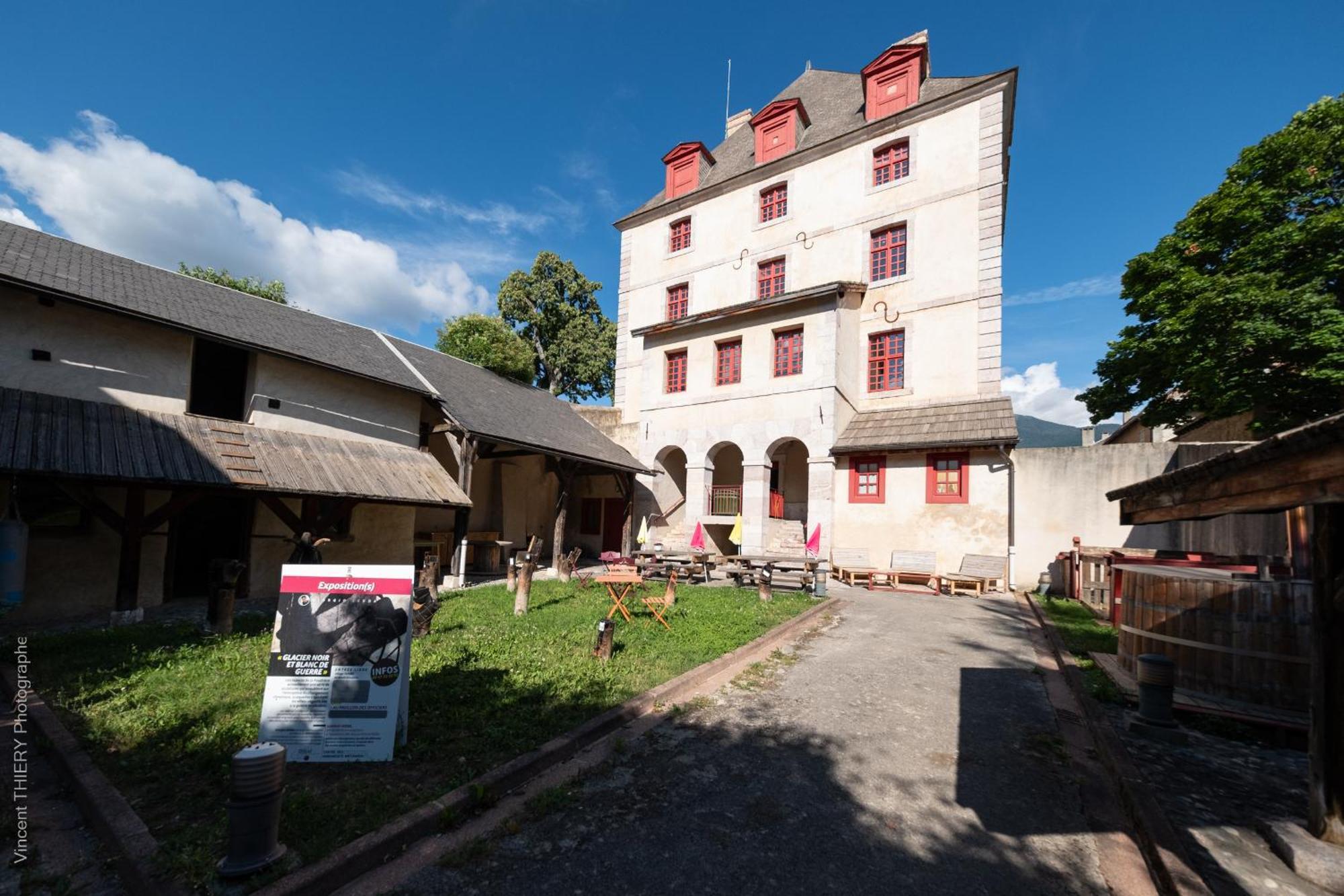 Aparthotel Le Pavillon Des Officiers Mont-Dauphin Exterior foto