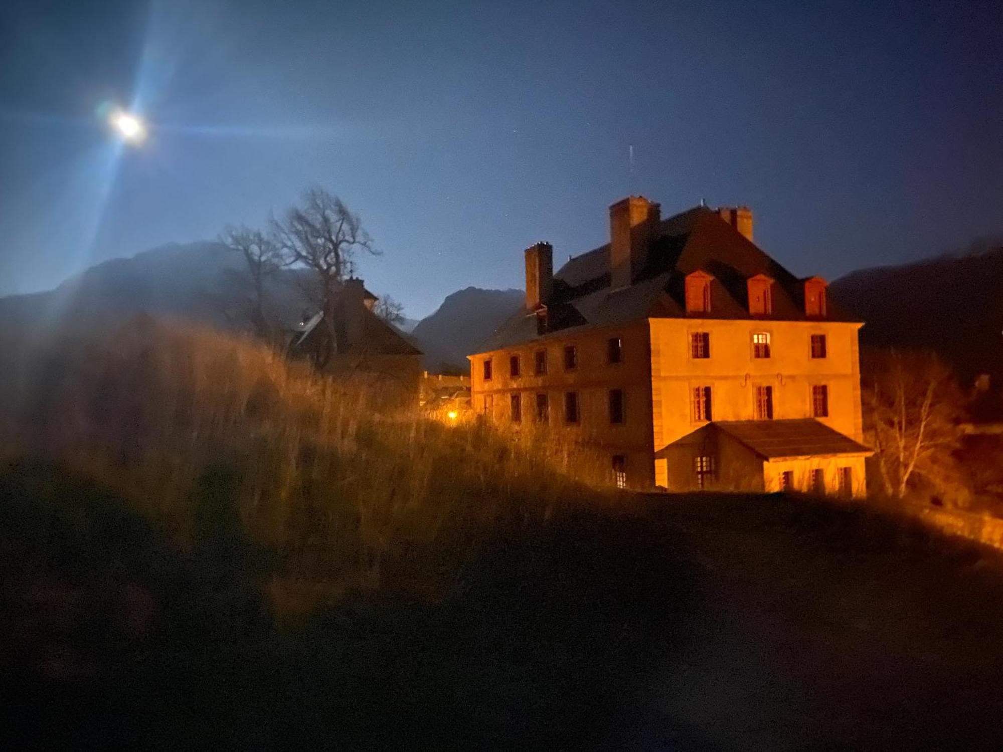 Aparthotel Le Pavillon Des Officiers Mont-Dauphin Exterior foto