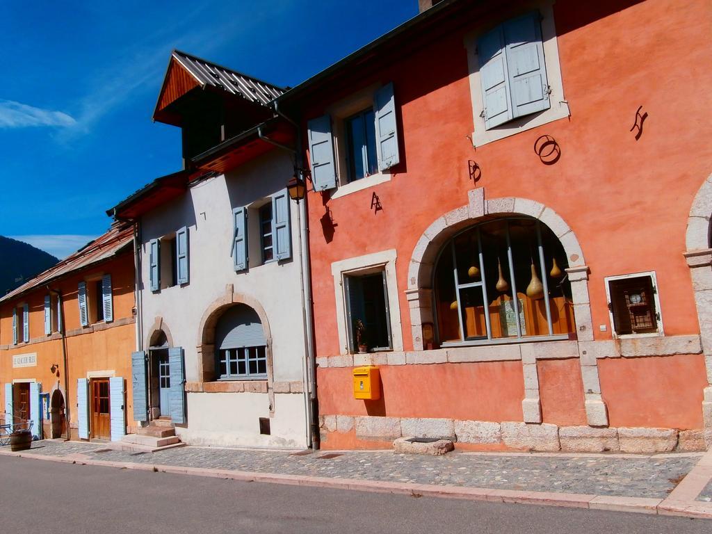 Aparthotel Le Pavillon Des Officiers Mont-Dauphin Exterior foto